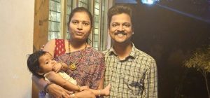 மதச்சார்பற்ற திருமணத்தின் நிறுவனர் மனு மனுஷ்யஜாதி, தனது துணைவியார் ஷிவ்வி லீலாவுடன், | சிறப்பு ஏற்பாட்டின் புகைப்படம்