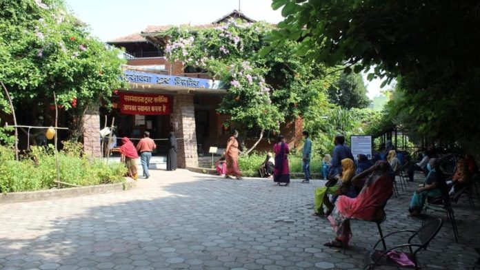 சம்பவ்னா டிரஸ்ட் கிளினிக் என்பது போபாலில் உள்ள ஒரே கிளினிக் ஆகும், இது யூனியன் கார்பைட்டின் விஷங்களில் இருந்து தப்பியவர்களுக்கு நீண்ட கால, பயனுள்ள, கவனத்துடன் மற்றும் அன்பான கவனிப்பை வழங்குகிறது. படம்: யூனியன் கார்பைடு விஷத்தால் பாதிக்கப்பட்டவர்களின் ஹெல்த்கேர் ரைட்ஸ் ஃப்ரண்ட்