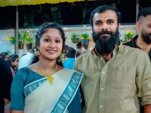 அம்ருதா பார்வதி மற்றும் லிபாஸ் முஹம்மது ஆகியோர் மதமில்லா ஜீவிதங்களில் பகிர்ந்துள்ள படம்| புகைப்படம்: Instagram/@mathamillathajeevitangal