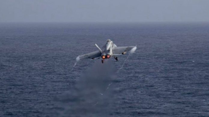 அமெரிக்க கடற்படை F/A-18 சூப்பர் ஹார்னெட் | @CENTCOM/X