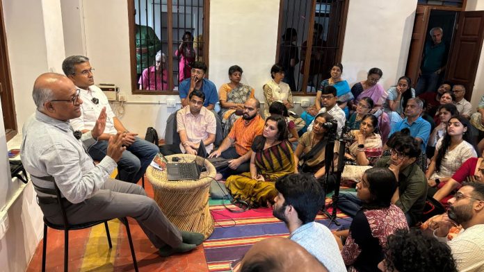 மார்கழி இசை விழாவின் பொருளாதாரம் பற்றி கர்நாடக இசைக் கலைஞர்கள் மற்றும் ஆர்வலர்களுடன் உரையாடலில் வரலாற்று ஆய்வாளர் வி ஸ்ரீராம் | பிரபாகர் தமிழரசு, திபிரிண்ட்