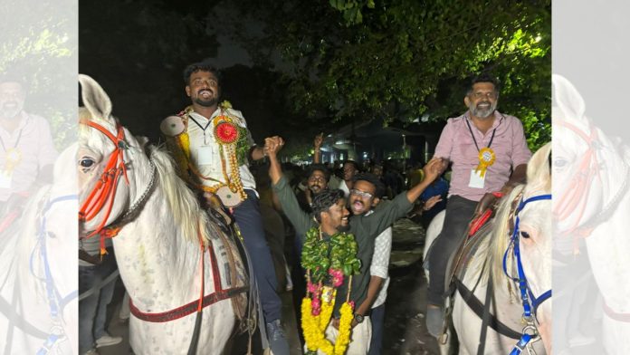 (இடமிருந்து வலமாக) சென்னை பத்திரிகையாளர் மன்றத் தேர்தலுக்குப் பிறகு பொதுச் செயலாளர் எம். ஹசீப், பொருளாளர் எஸ். மணிகண்டன் மற்றும் இணைச் செயலாளர் நெல்சோக் சேவியர் | சிறப்பு ஏற்பாட்டின் மூலம் | திபிரிண்ட்