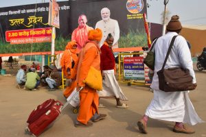 மேளா நடைபெறும் இடத்திற்கு வரும் பக்தர்கள் | சூரஜ் சிங் பிஷ்ட் | திபிரிண்ட்