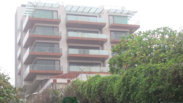 ஷாருக்கானின் மன்னத்தின் வெளியில் இருந்த பளபளப்பான பெயர்ப்பலகை மீண்டும் காணாமல் போனது | விக்கிமீடியா காமன்ஸ்