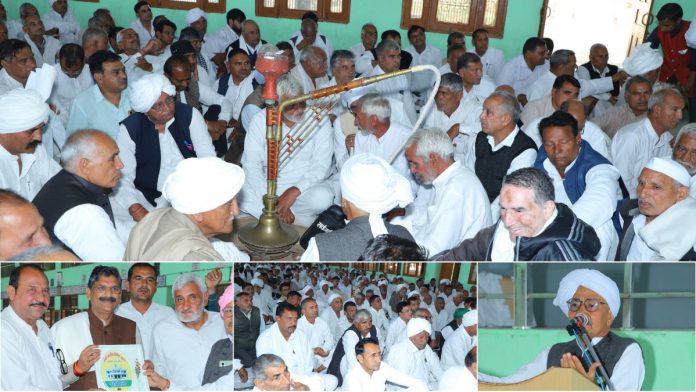 பினைன் காப் கூட்டம் ஞாயிற்றுக்கிழமை ஜிந்த் மாவட்டத்தில் நடைபெற்றது. இதற்கு காப் தலைவர் ரகுபிர் நைன் (கீழ் வலது) தலைமை தாங்கினார், ஹரியானா அமைச்சரவை அமைச்சர் கிருஷ்ணன் பேடி (கீழ் இடது, மையம்) கலந்து கொண்டார். | சிறப்பு ஏற்பாட்டின்படி