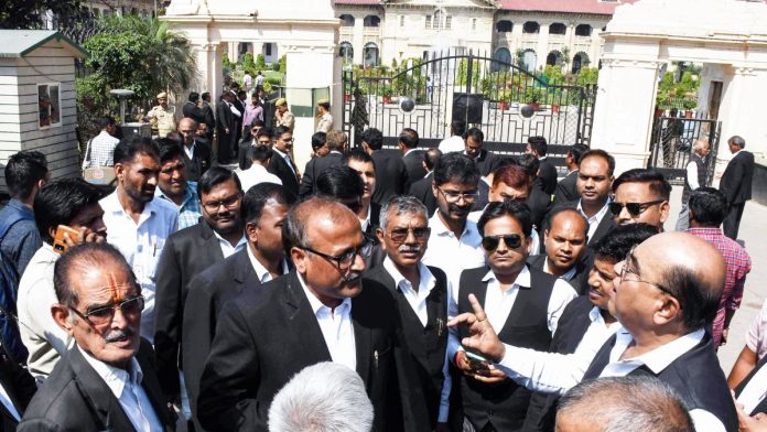 நீதிபதி யஷ்வந்த் வர்மாவை மீண்டும் அலகாபாத்துக்கு மாற்றுவதற்கு எதிர்ப்பு தெரிவித்து அலகாபாத் உயர்நீதிமன்ற வழக்கறிஞர்கள் சங்கம் செவ்வாய்க்கிழமை காலவரையற்ற வேலைநிறுத்தத்தைத் தொடங்கியது | ANI