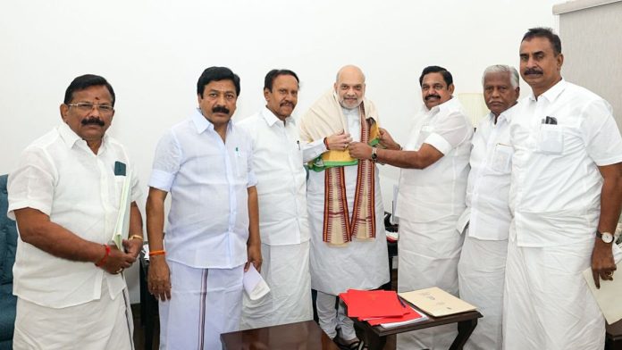 டெல்லியில் மத்திய உள்துறை அமைச்சர் அமித்ஷாவை அதிமுக பொதுச் செயலாளர் எடப்பாடி பழனிசாமி செவ்வாய்க்கிழமை சந்தித்தார் ஏஎன்ஐ