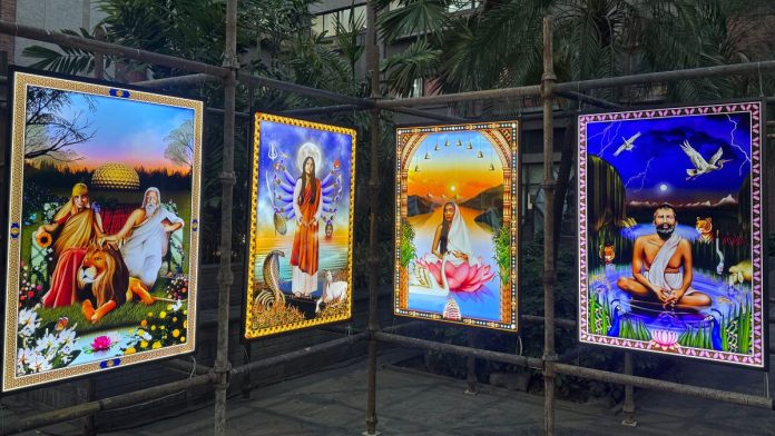 புது தில்லியில் நடந்த தி இந்தியன் செயிண்ட் ப்ராஜெக்ட் கண்காட்சியில் ஓவியங்கள் | புகைப்படம்: சாக்ரிகா கிசு | திபிரிண்ட்