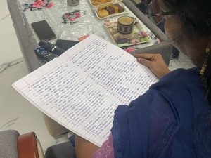48 வயதான லதா நாயுடு, தமிழ் வழி சிபிஎஸ்இ பள்ளிகளில் குழந்தைகளுக்கு ஆன்லைனில் இந்தி கற்பிக்கிறார் | புகைப்படம்: உதித் இந்துஜா, திபிரிண்ட்