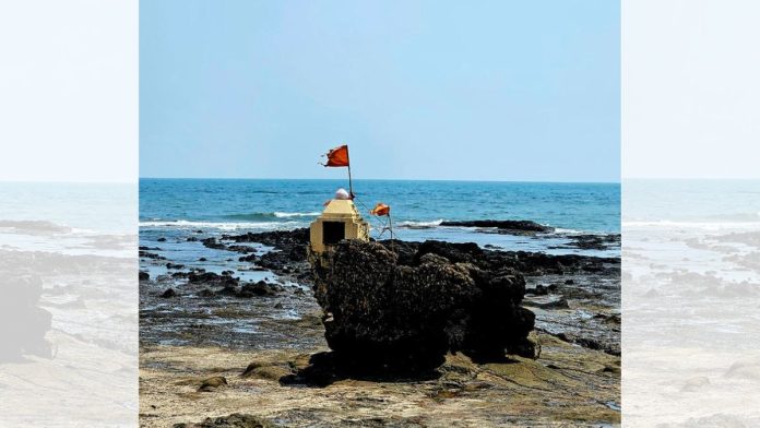 கொங்கன் கடற்கரையில் | X/@mabend2
