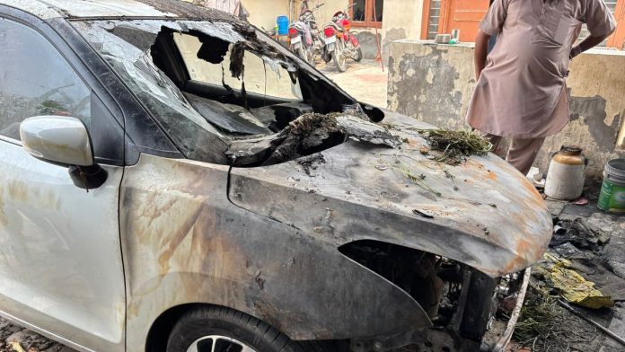 இந்தியா-பாகிஸ்தான் போர் நிறுத்தத்திற்கு ஒரு நாள் முன்பு, ஃபிரோஸ்பூரில் உள்ள கை ஃபெம் கியில் ஒரு குடும்பத்தின் கார் மீது வெடிபொருட்கள் தாக்கின. | பிஸ்மி டாஸ்கின் | திபிரிண்ட்