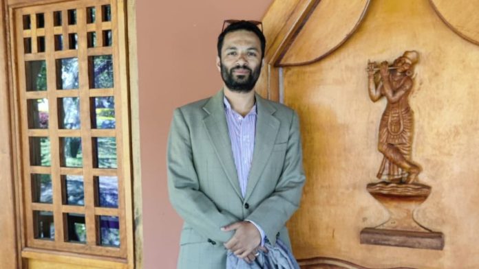 அசோகா பல்கலைக்கழகத்தில் அரசியல் துறையின் இணைப் பேராசிரியர் மற்றும் தலைவர் அலி கான் மஹ்முதாபாத் | X: @மஹ்முதாபாத்