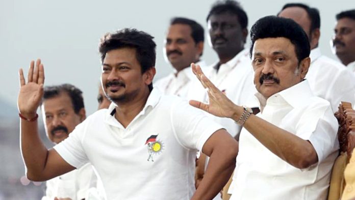 தமிழக முதல்வர் எம்.கே. ஸ்டாலின் (வலது) மற்றும் திமுக இளைஞர் அணி செயலாளர் உதயநிதி ஸ்டாலின் ஆகியோரின் கோப்புப் படம் | ANI.