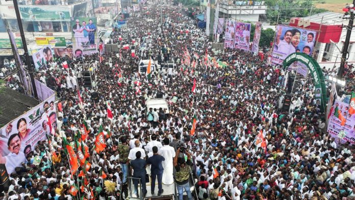 அதிமுக பொதுச்செயலாளரும், தமிழக முன்னாள் முதல்வருமான எடப்பாடி கே.பழனிசாமியின் ‘மக்களை காப்போம், தமிழகத்தை மீட்போம்’ பிரச்சாரத்தில் கூட்டம் | (அதிமுக/ஏஎன்ஐ புகைப்படம்)