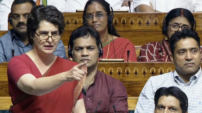 லோக்சபாவில் ஆபரேஷன் சிந்தூர் மீதான விவாதத்தின் போது பிரியங்கா காந்தி வதேரா பேசினார் சன்சாத் டிவி/ஏஎன்ஐ வீடியோ கிராப்