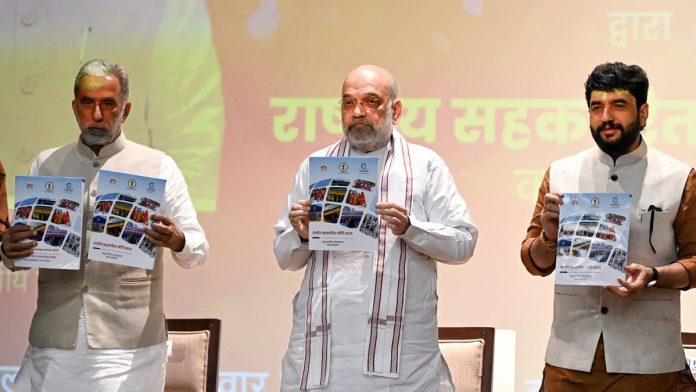 புது தில்லியில் உள்ள அடல் அக்ஷய் உர்ஜா பவனில் வியாழக்கிழமை தேசிய ஒத்துழைப்பு கொள்கை 2025 ஐ மத்திய உள்துறை அமைச்சர் மற்றும் கூட்டுறவு அமைச்சர் அமித் ஷா வெளியிட்டார் | ANI