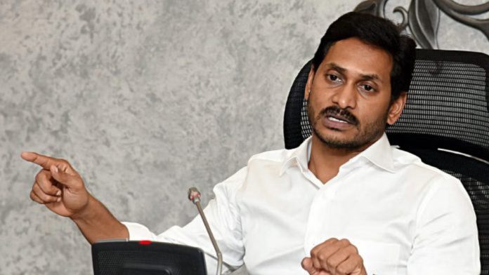 தெலுங்கு தேசம் கட்சியை கட்டுக்குள் வைத்திருப்பதற்காக ஜெகன் மோகன் ரெட்டியுடன் ஏற்பட்ட கருத்து வேறுபாட்டை முடிவுக்குக் கொண்டுவர பாஜக முயற்சிப்பதாக சில தரப்பினரால் ஜெகன் மோகன் ரெட்டிக்கு (மேலே) அழைப்பு விடுக்கப்பட்டுள்ளதாகக் கருதப்படுகிறது | ANI கோப்பு புகைப்படம்