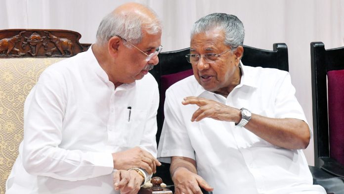 கேரள ஆளுநர் ராஜேந்திர விஸ்வநாத் அர்லேகர் மற்றும் முதல்வர் பினராயி விஜயன் ஆகியோரின் கோப்பு புகைப்படம் | ANI