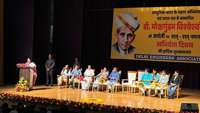 டெல்லி முதல்வர் ரேகா குப்தா 15 செப்டம்பர், 2025 அன்று கேதார்நாத் சாஹ்னி ஆடிட்டோரியத்தில் பார்வையாளர்களிடம் உரையாற்றினார் | ஓஜஸ் ஜெய்ஸ்வால் | திபிரிண்ட்