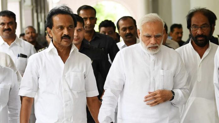 தமிழ்நாடு முதல்வர் எம்.கே. ஸ்டாலின், நரேந்திர மோடி ஆட்சியில் இருக்கும் மத்திய அரசுடன், தனது மாநிலம் தொடர்பான பல்வேறு பிரச்சினைகள் தொடர்பாக மோதிக்கொண்டுள்ளார் | காமன்ஸ்
