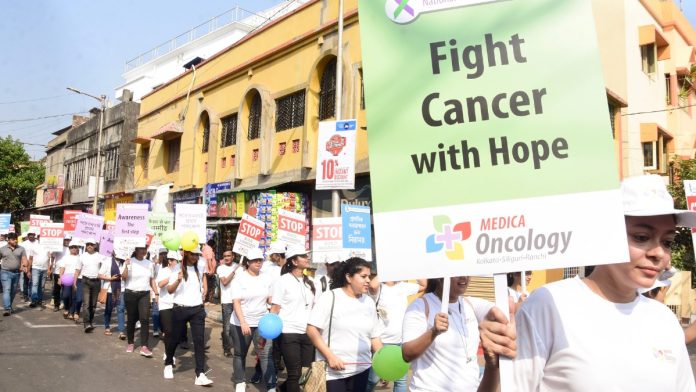 தேசிய புற்றுநோய் விழிப்புணர்வு தினத்தை முன்னிட்டு கொல்கத்தாவில் நடைபெற்ற விழிப்புணர்வு பேரணியின் கோப்புப் படம் | ANI