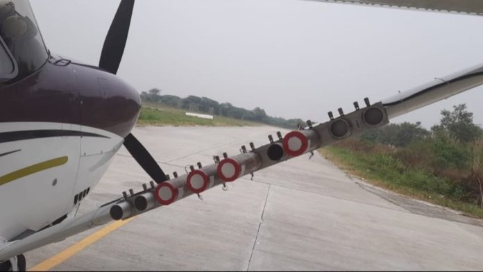 மேக விதைப்பு எரிப்புகளை வெளியிடுவதற்காக மீரட் விமான நிலையத்திலிருந்து டெல்லிக்கு செஸ்னா விமானம் புறப்பட்டது | X/@mssirsa