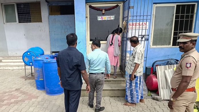 சென்னை அருகே காஞ்சிபுரத்தில் உள்ள ஸ்ரீசான் பார்மாவில் பல குழந்தைகளின் மரணத்திற்கு காரணமான கோல்ட்ரிஃப் இருமல் சிரப் வழக்கு தொடர்பாக திங்கள்கிழமை அமலாக்கத்துறை சோதனை நடந்து வருகிறது | ANI