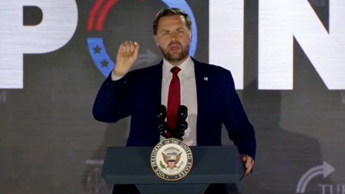 மிசிசிப்பி பல்கலைக்கழகத்தில் சார்லி கிர்க்கை கௌரவிக்கும் நிகழ்வில் அமெரிக்க துணைத் தலைவர் ஜே.டி. வான்ஸ் பேசுகிறார் | x.com/VP