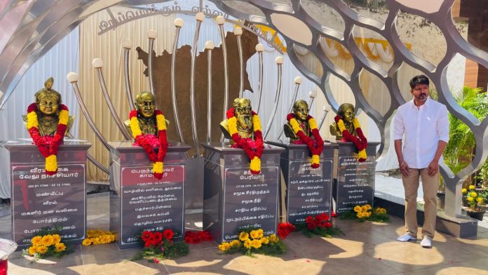 பிப்ரவரி 2, 2025 அன்று சென்னையில் உள்ள கட்சி தலைமையகத்தில், தவெகவின் ஒரு வருட நிறைவைக் குறிக்கும் நிகழ்வில் நடிகர் விஜய் | X@TVKVijayHQ