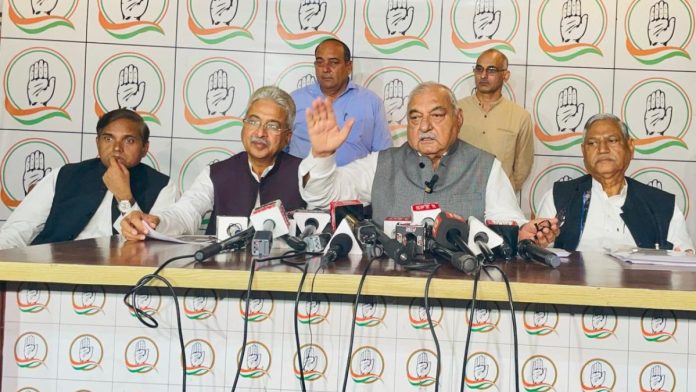 புதன்கிழமை நடைபெற்ற செய்தியாளர் சந்திப்பில் மாநில சட்டமன்ற எதிர்க்கட்சித் தலைவர் பூபிந்தர் சிங் ஹூடா | சுஷில் மானவ் | திபிரிண்ட்