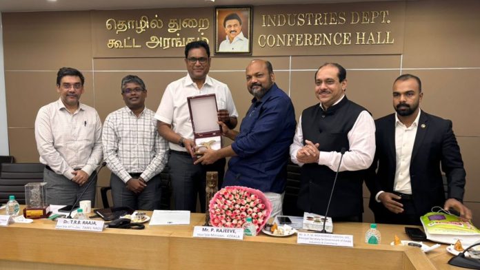 தமிழக அமைச்சர் டி.ஆர்.பி. ராஜா (இடமிருந்து மூன்றாவது) மற்றும் கேரள அமைச்சர் பி. ராஜீவ் (இடமிருந்து நான்காவது) ஆகியோர் இந்த வாரம் மாநிலங்களின் தொழில்துறை செயலாளர்களுடன் ஒரு சந்திப்பை நடத்தினர் | X: @PRajeevOfficial