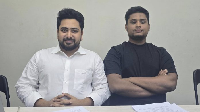 என்சிபி தலைவர்களான நஹித் இஸ்லாம் மற்றும் ஹஸ்னத் அப்துல்லா ஆகியோர் சமீபகாலமாக இந்தியாவுக்கு எதிரான தங்கள் சொல்லாடல்களைத் தீவிரப்படுத்தியுள்ளனர். | ஃபேஸ்புக்/ஹஸ்னத் அப்துல்லா