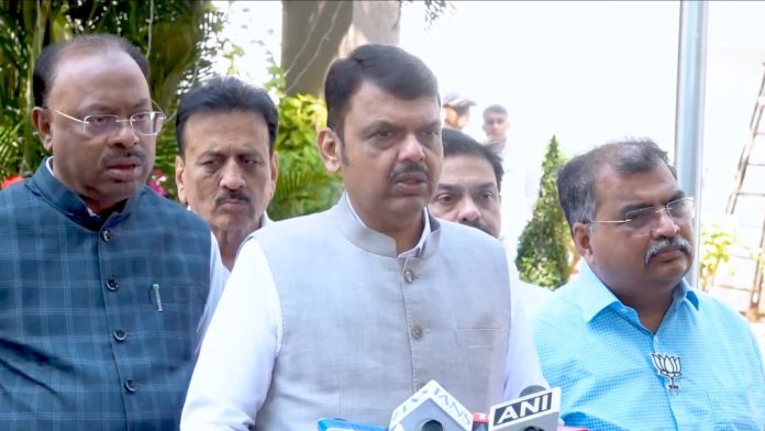 மகாராஷ்டிர முதல்வர் தேவேந்திர ஃபட்னவிஸ், 2026 ஜனவரி 28 அன்று மும்பையில் தேசியவாத காங்கிரஸ் தலைவர் அஜித் பவார் மறைவுக்கு இரங்கல் தெரிவித்தார் | எக்ஸ்/@Dev_Fadnavis