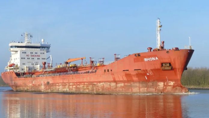 வாலியன்ட் ரோவர் என்ற டேங்கர் கப்பல் அருபாவின் கொடியின் கீழ் பயணிக்கிறது | பட உரிமை: marinetraffic.com