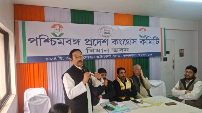 திங்கட்கிழமை கொல்கத்தாவில் நடைபெற்ற மாநிலப் பிரிவு கூட்டத்தில் மேற்கு வங்க காங்கிரஸ் தலைவர் சுபங்கர் சர்க்கார் | ஆதாரம்: X/@INCWestBengal