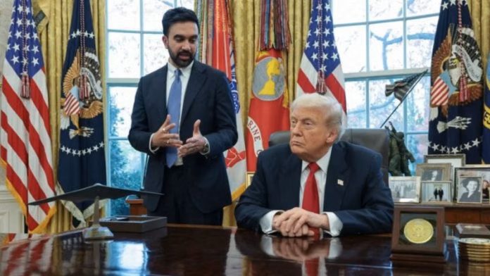 அமெரிக்க அதிபர் டொனால்ட் டிரம்ப், வெள்ளிக்கிழமை அன்று நியூயார்க் நகர மேயராகத் தேர்ந்தெடுக்கப்பட்ட சோஹ்ரான் மம்தானியை வெள்ளை மாளிகையில் சந்தித்து விருந்தளித்தார் | ராய்ட்டர்ஸ்