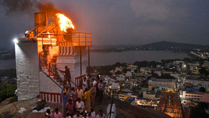 தமிழகத்தின் மதுரை திருப்பரங்குன்றம் கோவிலில் கார்த்திகை தீபத் திருவிழாவின் கோப்பு புகைப்படம் | PTI