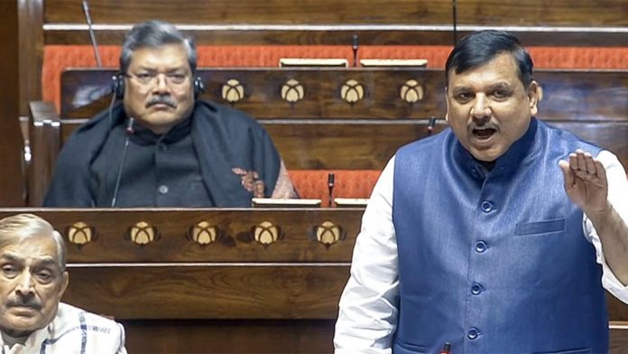 திங்கள்கிழமை ராஜ்யசபாவில் ஆம் ஆத்மி எம்பி சஞ்சய் சிங் | ஏஎன்ஐ