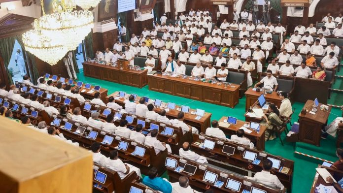 சென்னையில் செவ்வாய்க்கிழமை சட்டமன்றத்தில் தமிழக நிதியமைச்சர் தங்கம் தென்னரசு இடைக்கால பட்ஜெட்டை தாக்கல் செய்தார். முதல்வர் மு.க. ஸ்டாலினும் உடனிருந்தார் | @Udhaystalin X/ANI