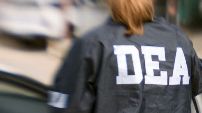 போதைப்பொருள் அமலாக்க நிர்வாகம் (DEA) என்பது 1973 இல் நிறுவப்பட்ட நீதித் துறையின் கீழ் ஒரு அமெரிக்க மத்திய சட்ட அமலாக்க நிறுவனம் ஆகும். X/DEA தலைமையகம்