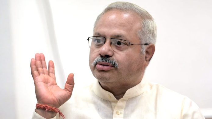 நேர்காணலின்போது ஆர்.எஸ்.எஸ். தேசியப் பிரச்சாரப் பொறுப்பாளர் சுனில் அம்பேத்கர் | சூரஜ் சிங் பிஷ்ட் | திபிரிண்ட்