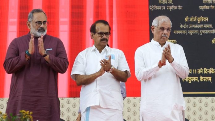 கேரள பாஜக தலைவர் ராஜீவ் சந்திரசேகர், மத்திய அமைச்சர் ஜார்ஜ் குரியன், கேரள ஆளுநர் ராஜேந்திர விஸ்வநாத் அர்லேகர் | ANI