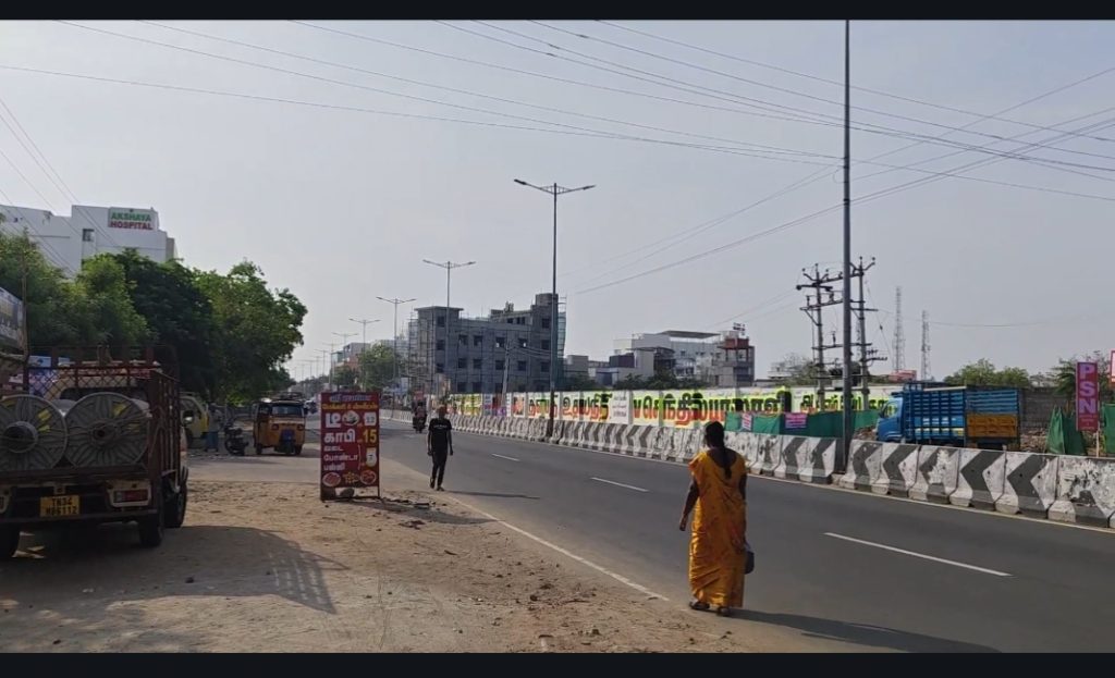 வேலுசாமிபுரத்தில், விஜயின் பிரச்சார வாகனம் அவரது உரைக்காக நிறுத்தப்பட்ட இடம் | ஸ்வேதா திரிபாதி | திபிரிண்ட்
