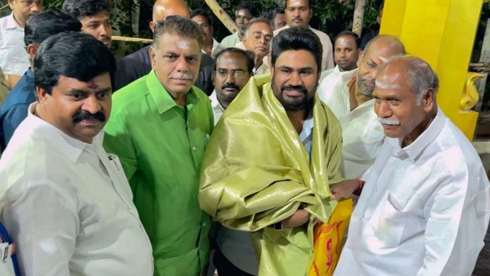 சேலத்தில் உள்ள அப்பா பைத்தியம் சுவாமிகள் கோவிலில் புதுச்சேரி முதலமைச்சர் என். ரங்கசாமியுடன் ஜோஸ் சார்லஸ் மார்ட்டின் இருக்கும் கோப்புப் புகைப்படம் | ஏஎன்ஐ வீடியோ பதிவு