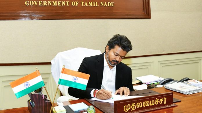 புதிய தமிழக முதலமைச்சர் சி. ஜோசப் விஜய், ஞாயிற்றுக்கிழமை சென்னையில் தமிழக முதலமைச்சர் பதவியேற்றார் | X@TNDIPRNEWS/ANI