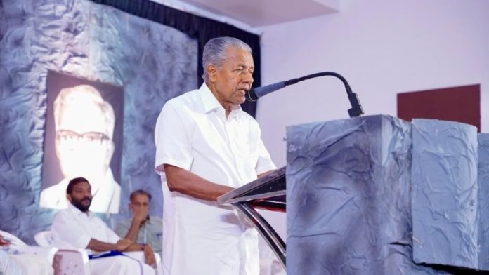 மலப்புரம் மாவட்டம் அரிக்கோட்டில் நடைபெற்ற 'தி வேர்ல்ட் ஆஃப் ஈஎம்எஸ்' (The World of EMS) என்ற இருநாள் தேசியக் கருத்தரங்கில் பங்கேற்ற சிபிஐ(எம்) மூத்த தலைவர் பினராயி விஜயன் | X/@cpimspeak