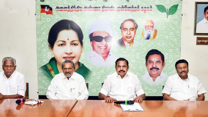 அதிமுக தலைமைக் கழகத் தலைவர் தமிழ்மகன் உசேன், கட்சியின் பொதுச் செயலாளர் எடப்பாடி கே.பழனிசாமி உள்ளிட்டோர் கடந்த மாதம் சென்னையில் உள்ள அதிமுக தலைமை அலுவலகத்தில் நடைபெற்ற மாவட்டச் செயலாளர்கள் ஆலோசனைக் கூட்டத்தில் கலந்து கொண்டனர். | ANI