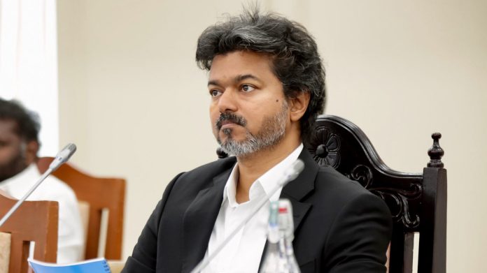 கோப்புப் படம் | சென்னையில் உள்ள தலைமைச் செயலகத்தில் உள்ள நாமக்கல் கவிஞர் மாளிகையில், செவ்வாய்க்கிழமையன்று நடைபெற்ற காவல்துறை அதிகாரிகளின் ஆலோசனைக் கூட்டத்திற்குத் தமிழக முதல்வர் சி. ஜோசப் விஜய் தலைமை தாங்கினார். (@TNDIPRNEWS X/ANI Photo)