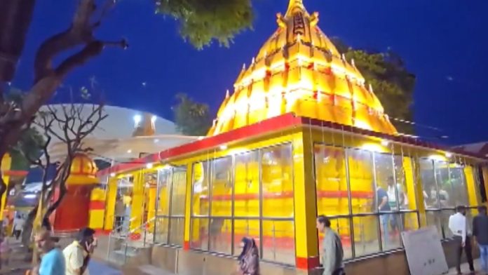 மத்தியப் பிரதேசத்தின் நல்கேடாவில் உள்ள மா பக்ளாமுகி கோயிலில் நிதி முறைகேடு தொடர்பான குற்றச்சாட்டுகள் எழுந்துள்ளன| பிடிஐ