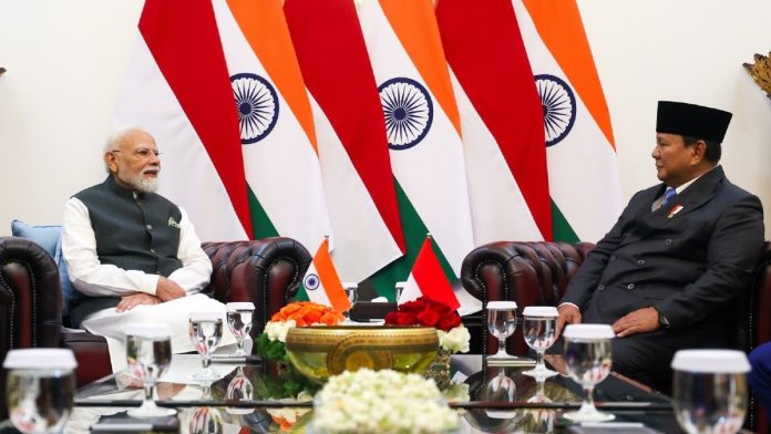 7 ஜூலை 2026 அன்று ஜகார்த்தாவின் மெர்டேக்கா அரண்மனையில் இந்தோனேசிய அதிபர் பிரபோவோ சுபியாண்டோவுடன் பிரதமர் நரேந்திர மோடி | X@narendramodi